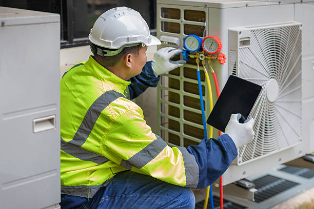 Professional Hvac technician working in Buhl, AL